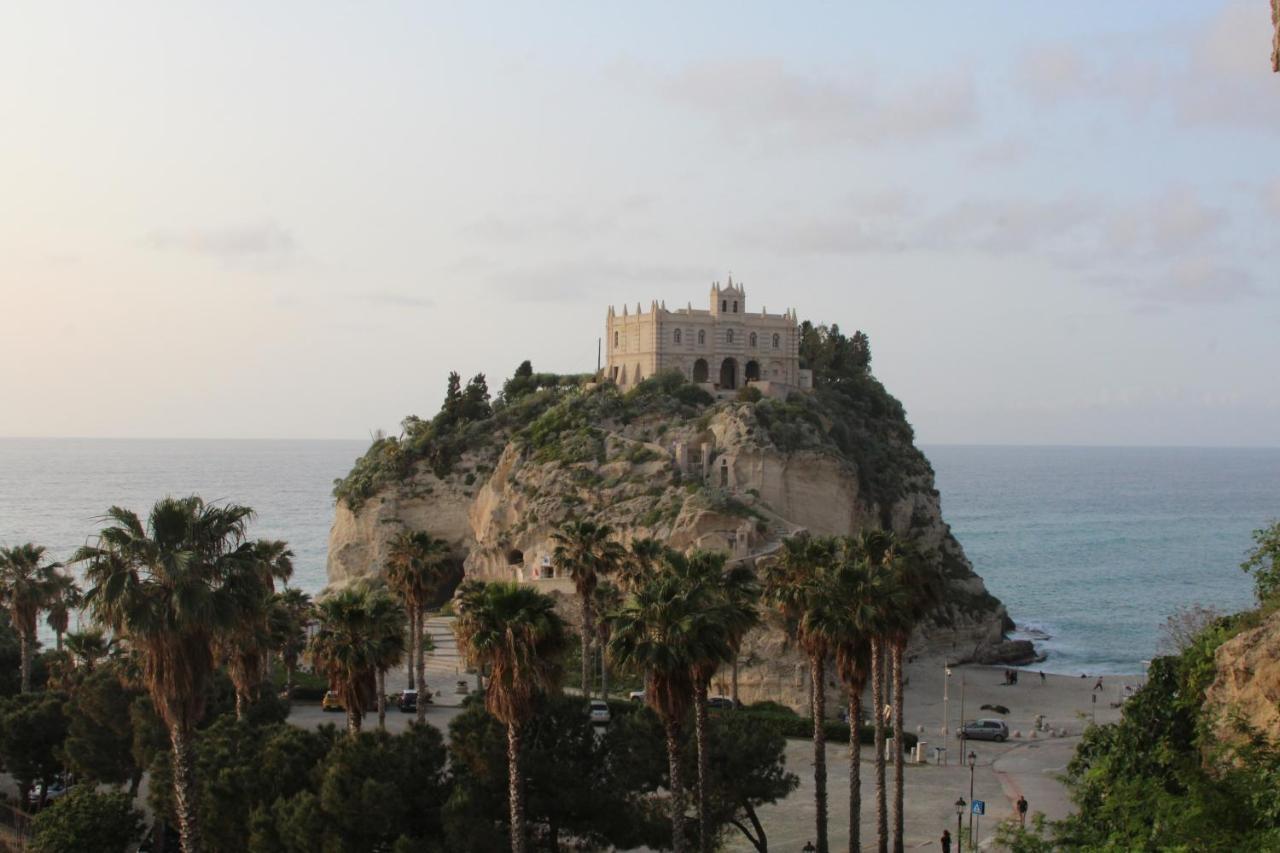 Don Francisco Rooms - Tropea Bagian luar foto