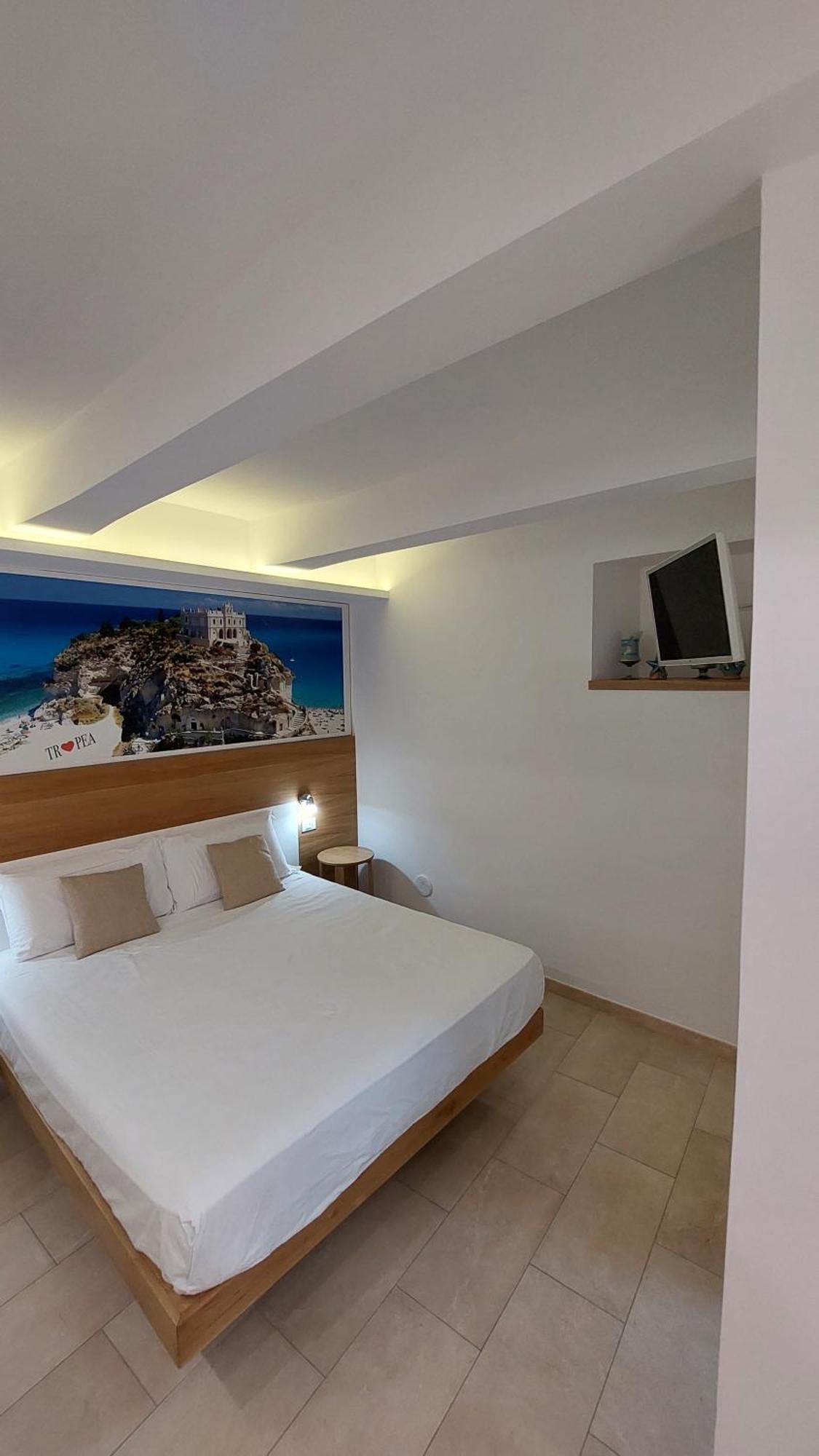 Don Francisco Rooms - Tropea Bagian luar foto